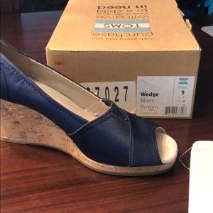 TOMS wedge “navy Rowan”